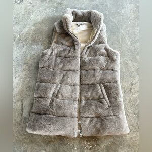 Evereve Gray Faux Fur Vest